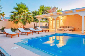 Desert oasis Mountain views and pool